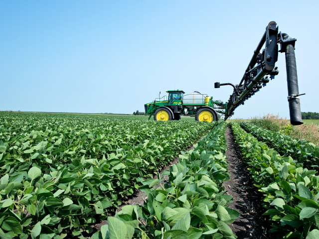 With the high likelihood of dicamba use restrictions coming in 2018, growers may find they have very small windows to legally spray dicamba on Xtend soybeans. (DTN photo by Tom Dodge)