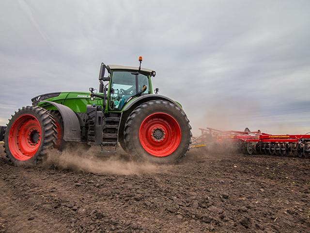Tractor sales topped 265,000 units in 2020, including strong growth in tractors manufactured for commercial farms. (Photo courtesy of AGCO Corp.)
