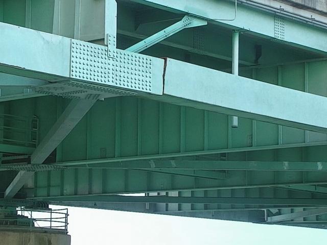 Since the May 11 discovery of a fracture in the Hernando de Soto Bridge spanning the Mississippi River at Memphis, Arkansas Department of Transportation and the Tennessee Department of Transportation are working together to safely repair and reopen the I-40 bridge, according to agency officials. (Photo by the Arkansas Department of Transportation)