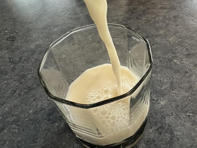 The Food and Drug Administration keeps cautioning states, local governments and consumers about the risks of drinking raw milk with an outbreak of highly pathogenic H5NI avian influenza affecting more than 85 dairy herds in 11 states. Despite the warnings, raw milk is increasing in popularity. (DTN photo by Chris Clayton)