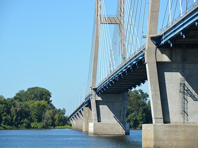 A bridge across the Mississippi River at Quincy, Illinois, last summer. A group of mayors along the Mississippi River were in Washington, D.C., last week to lobby Congress for more conservation funding for farmers and more funding for river infrastructure. (DTN photo by Chris Clayton)