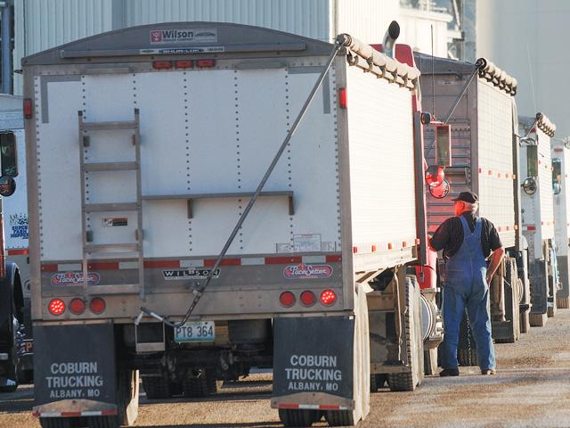 Farmers lined up to deliver grain to a facility in Kansas City, Missouri, in 2021. As farmers face record diesel prices this fall, commodity producers are also receiving record Agricultural Risk Coverage and Price Loss Coverage (ARC/PLC) payments. Farmers in some states benefit more than others. (DTN file photo by Jim Patrico)