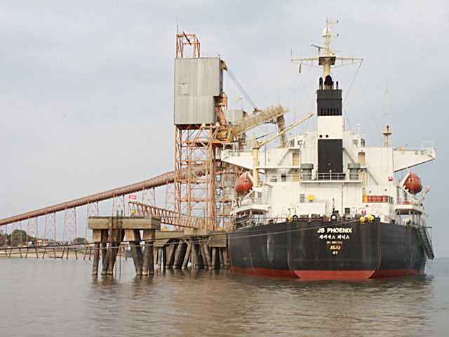 The end of union closed shops at private terminals was part of the Brazilian government&#039;s port plan aimed at stimulating $25 billion in much-needed investment in port infrastructure over the next 10 years. (DTN photo by Alastair Stewart)
