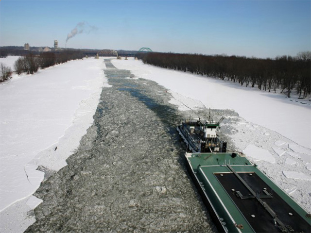Illinois River ice near LaSalle, Ill. (Photo courtesy LaSalle County Emergency Management Agency)