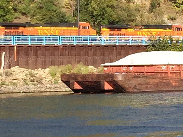 A BNSF train passes barges as it moves east along the Mississippi River in St. Paul, Minnesota. (DTN photo by Mary Kennedy)