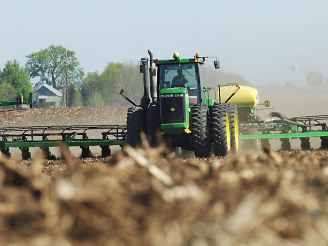 GPS guidance and variable rate technologies are widely accepted. But a USDA study wonders how much they increase profits. (DTN/The Progressive photo by Bob Elbert)