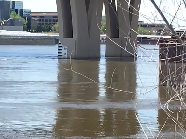 As the Mississippi River in St. Paul, Minnesota, starts to recede, river terminals there have started loading barges, but are seeing tows restricted to nine barges from St. Paul to Prairie Du Chien, Wisconsin, as high water persists in the UMR. (Photo by Michelle Heck Webster St. Paul, Minnesota)