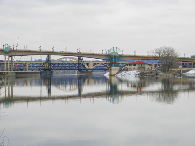 All is quiet on the Mississippi River in downtown St. Paul, Minnesota, as the 2018 shipping season has ended until spring 2019. (DTN photo by Mary Kennedy)