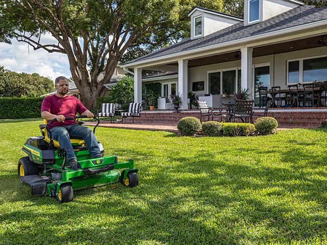 The Z370R Electric ZTrak features a sealed battery and onboard charging to supply power to the unit. The fully sealed battery allows for mowing in wet and rainy conditions. (DTN image courtesy John Deere)