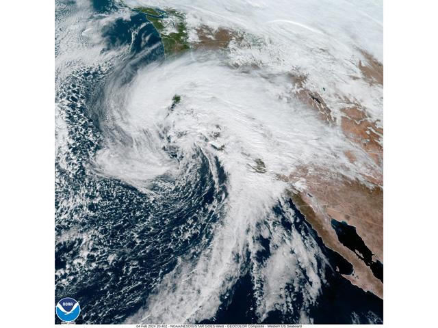 This GOES-18 satellite image from Feb. 4, 2024 vividly shows the moisture-laden atmospheric river streaming out of the Pacific Ocean into California. (NOAA/NESDIS image)