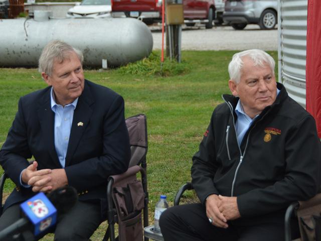 Agriculture Secretary Tom Vilsack and Mexican Ag Minister Victor Villalobos at a farm near Ankeny, Iowa, on Wednesday. Villalobos joined Vilsack on a tour before the pair took part in some events hosted by the World Food Prize. (DTN photo by Chris Clayton) 