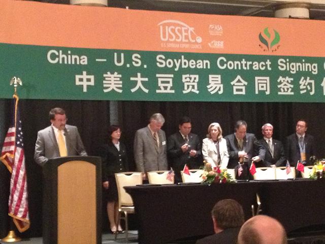 American companies remain eager to do business in China, a fast-growing market of 1.4 billion people. The Chinese market has been valuable for U.S. farmers, such as through soybean sales agreements between the U.S. and China. This one was signed in 2013. (DTN file photo by Katie Dehlinger)