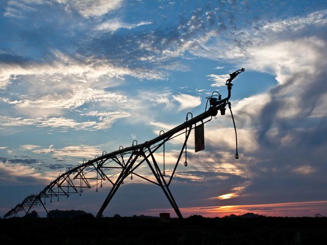 The end of the growing season gives irrigation owners an opportunity to look back and take note of any problems encountered during the growing season on their pivots. Farmers should plan now to address these issues before the next growing season. (DTN/Progressive Farmer photo by Kipp Abresch)