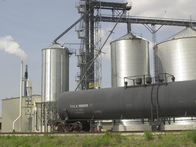 The Renewable Fuels Association said the rail traffic congestion issue, along with the decision to meter traffic, has led to major disruptions for its members and is having an impact on their ability to maintain production levels. (DTN file photo)