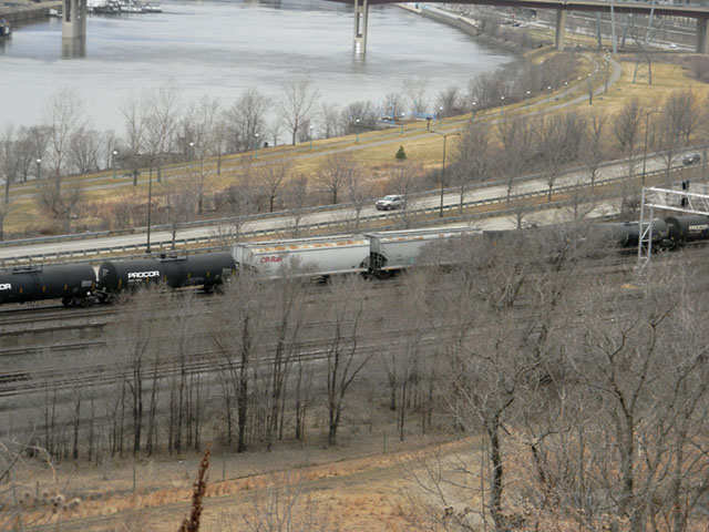 A Canadian Pacific train heads into St. Paul, Minnesota, along the Mississippi River. (DTN photo by Mary Kennedy)