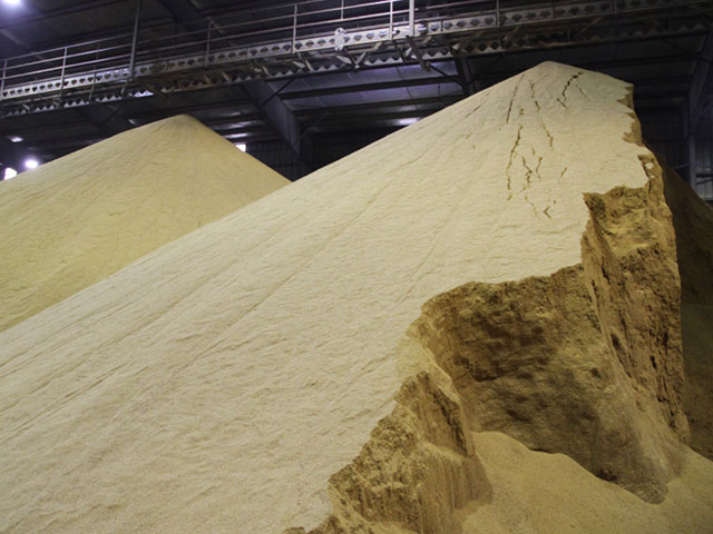 DTN&#039;s average weekly spot price for domestic distillers dried grains was steady on average at $134 per ton. (DTN file photo by Elaine Shein)