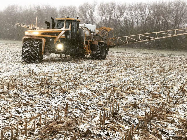 Eastern Midwest corn harvest is still slow, but western Midwest producers have better progress and more chances for fall fieldwork after last week. (Photo courtesy of Jake Whitehurst)