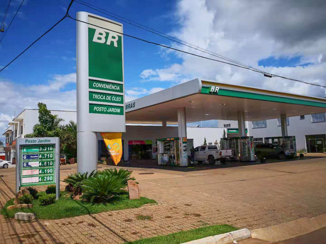 Brazil is starting to implement an 11% biodiesel blend nationally, including at this fuel station in Mato Grosso, to help boost domestic crushing of soybeans. (DTN photo by Lin Tan)