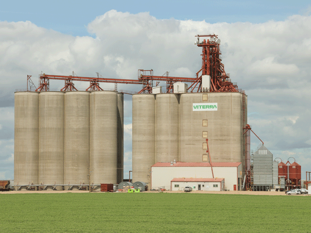The Grain Services Union gave its 72-hour strike notice on Jan. 2, with 436 Viterra employees from Saskatchewan prepared to walk off the job as early as Jan. 5, pending the outcome of negotiations led by a government-appointed mediator. (DTN photo by Elaine Shein)