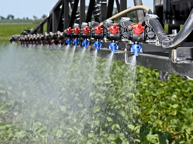 Growers replanting soybeans may run into state-specific cutoff dates for dicamba use in Xtend soybean fields, from Arkansas&#039;s May 25 limit to cutoff dates ranging from June 20 to June 30 in the Midwest. (DTN photo by Jim Patrico) 
