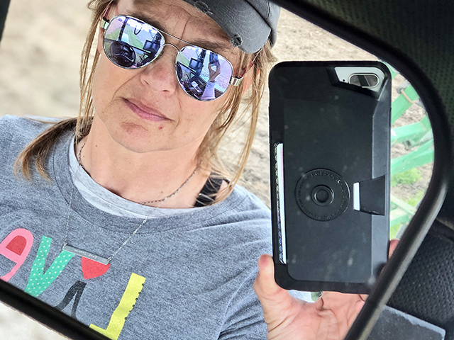 Blogger Jennifer Campbell says the image in the mirror is hands down her biggest critic. And, it is hardest on her when it should be her biggest cheerleader. (DTN/Progressive Farmer photo by Jennifer Campbell)
