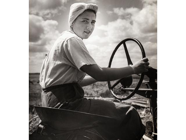 (Photo by G.W. Ackerman; Extension Service U.S. Department of Agriculture; Progressive Farmer Archives; 1943)