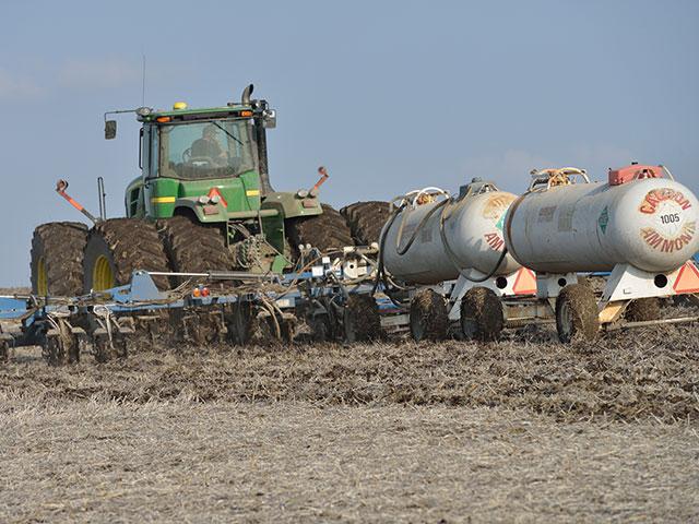 A farmer applies anhydrous ammonia during a fall application. Leaders of corn groups from Iowa, Ohio and Texas wrote President Donald Trump on Tuesday calling for his administration to take a more aggressive stance in investigating possible anticompetitive practices against the fertilizer industry. (DTN file photo by Jim Patrico)