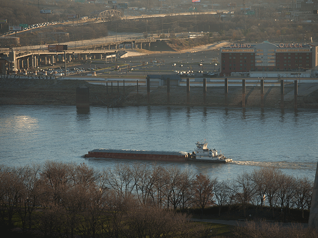 Agricultural groups pointed to the $17 billion in the Infrastructure Investment and Jobs Act that will go to needed upgrades for inland waterways as one of the key investments in the infrastructure package. Rivers are the major artery for corn and soybean exports. (DTN file photo) 