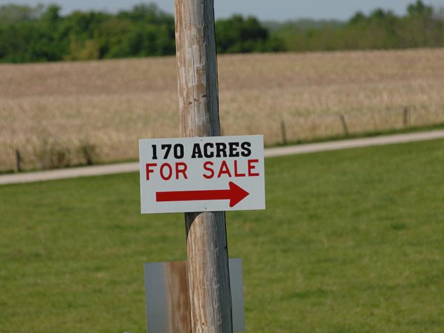 Rising land costs and retiring experienced bankers threaten a generation of farmers. (DTN file photo)