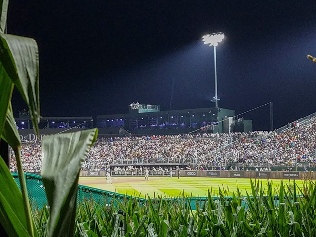 Get your MLB 'Field of Dreams' gear ahead of Cubs-Reds game in Iowa 