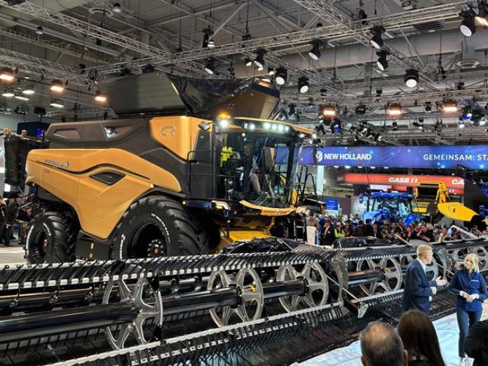 New Holland Rolls Out Overhauled Combine CR11 New