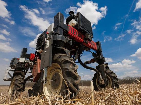 The University of Nebraska&#039;s autonomous Flex-Ro planter first entered fields in 2019 to measure crop traits. Today it can be controlled remotely and operated autonomously and has been designed to be modular and reconfigurable, with different modes of steering ability available on the fly. (Photo by Craig Chandler, University of Nebraska Communication and Marketing)
