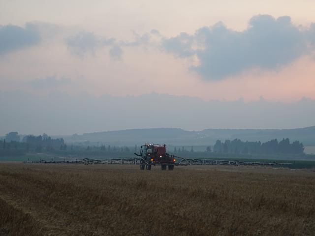 Nebraska-based Boeck Seed Services has become the first U.S. partner that will sell, install and service Greeneye Technology&#039;s retrofit precision spraying system. (Photo courtesy of Greeneye Technology)