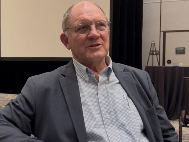 Dick Wittman, a farm business consultant and lead instructor at The Executive Program for Agricultural Producers (TEPAP), stresses the need for younger farmers to learn financial management as they lead larger farms and make more expensive business decisions for their operations. Financial management also becomes more important when the agricultural economy is poor. (DTN photo by Chris Clayton)