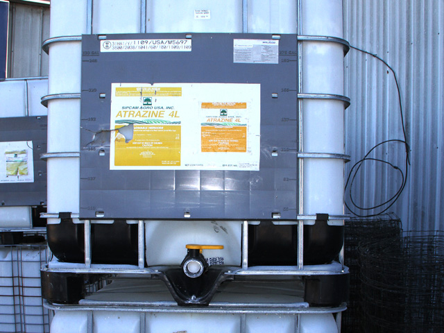 A number of environmental groups have filed a lawsuit challenging EPA&#039;s approval of atrazine and two other herbicides. (DTN/Progressive Farmer file photo by Pam Smith)