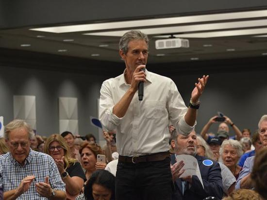 With a crowd estimated at around 500 people in Omaha, former Texas Congressman Beto O&#039;Rourke told the audience that Democrats were facing a generational battle to try to curb President Donald Trump&#039;s power in 2026. (DTN photo by Chris Clayton)