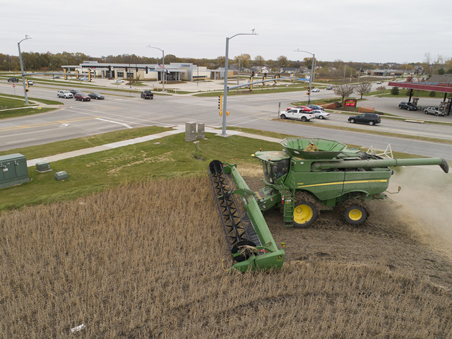 This field at the corner of 36th Street and North Ankeny Boulevard in Ankeny, Iowa, is slated for development. It will soon be filled with businesses and houses. (DTN/Progressive Farmer photo by Matthew Putney)