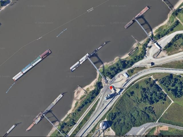 A bird&#039;s-eye view of the COFCO-Growmark grain terminal in Cahokia, Illinois, on the Mississippi River across from St. Louis, Missouri. The two grain dealers have partnered in the facility since 2017, but Growmark will sell its stake in the operation in return for a grain facility near Chicago. (Image from Google Maps)