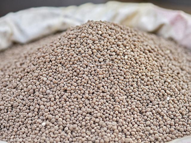 As fertilizer prices were starting to spike, the International Trade Commission placed 19.97% countervailing duties against Moroccan phosphate imports. Fifteen months after a hearing to overturn the tariffs, a federal international trade judge remanded the tariff decision back to the commission. Pictured is diammonium phosphate (DAP) fertilizer. (DTN file photo) 