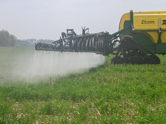 An Iowa farmer terminates his cereal rye cover crop with glyphosate in a field north of Nora Springs. (DTN/Progressive Farmer photo by Matthew Wilde)