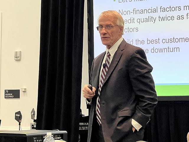 David Kohl, professor emeritus of agricultural economics at Virginia Tech University, talks to agricultural bankers in an opening workshop at a conference Tuesday in Milwaukee. Kohl cautioned bankers to pay closer attention to cash flows and whether customers are seeking alternate lines of credit elsewhere. (DTN photo by Chris Clayton) 