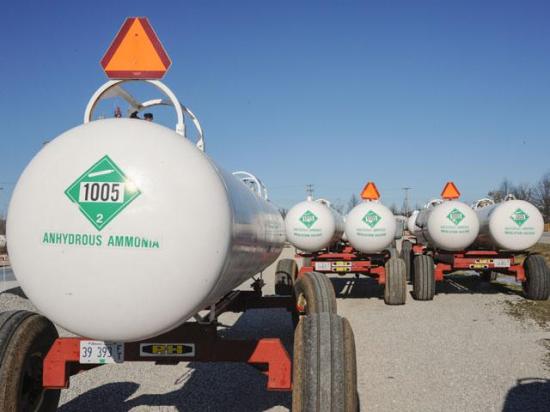 USDA announced Thursday funding for eight new fertilizer projects nationally that could raise U.S. production 5% and cut nitrogen prices 4.4%. Anhydrous ammonia prices are currently about 18% higher than a year ago. (DTN file photo)