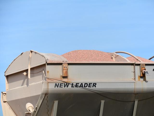 A University of Missouri Extension specialist says that farmers can cut back on phosphorus and potash applications if soil test levels are near recommended levels. (DTN file photo)