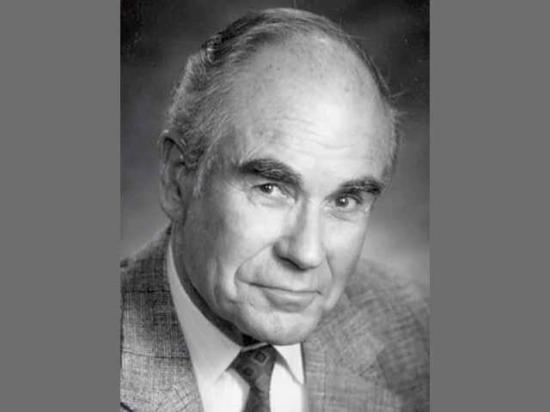 Duane Howell, a career farm journalist in Lubbock, Texas, also wrote about cotton markets for DTN for more than four decades. He passed away on May 27 at age 95. (DTN file photo)