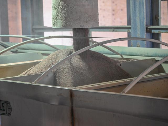 A new National Corn Growers Association (NCGA) survey shows farmers are concerned about rising fertilizer costs and availability, not only for the 2026 growing season but also for 2027. (DTN file photo)