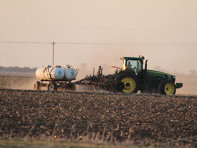 A mild winter and early spring might allow farmers to have more flexibility when it comes to fertilizer application. (DTN file photo by Elaine Shein)