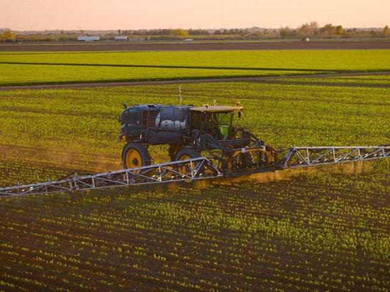 Greeneye says it has put dozens of its AI-enabled precision spraying systems into the field this year with Greeneye-designed aluminum booms and GPUs. (DTN image courtesy of Greeneye Technology)