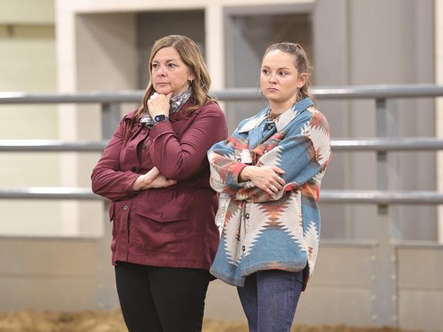 Jennifer Carrico, left, and daughter, Kassidy Bremer, right, served as the showmanship judges at the Down 4 the Cause cattle jackpot show in Cedar Rapids, Iowa, recently. (Photo by Cindy Cagwin-Johnston)