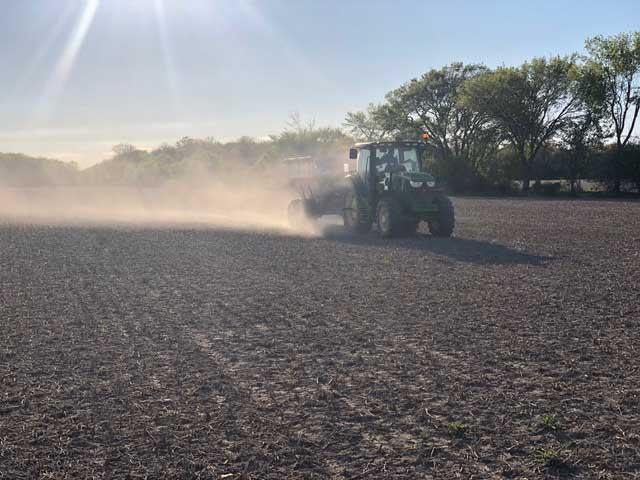 Planting is ramping up in Ontario and markets are volatile. Amid the tumult, DTN Contributing Analyst Philip Shaw advises you to keep your grain marketing orders updated. (DTN photo by Philip Shaw) 