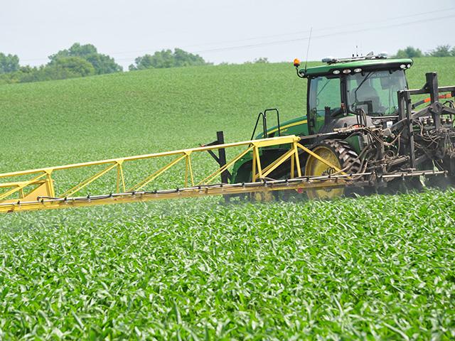 Environmental groups are noting a 25-year-old scientific journal article has been retracted that regulators and others have frequently used to assess the safety and risk of glyphosate. The editor of the journal alleges there were conflicts of interest with the authors of the risk assessment. (DTN file photo by Kurt Lawton) 